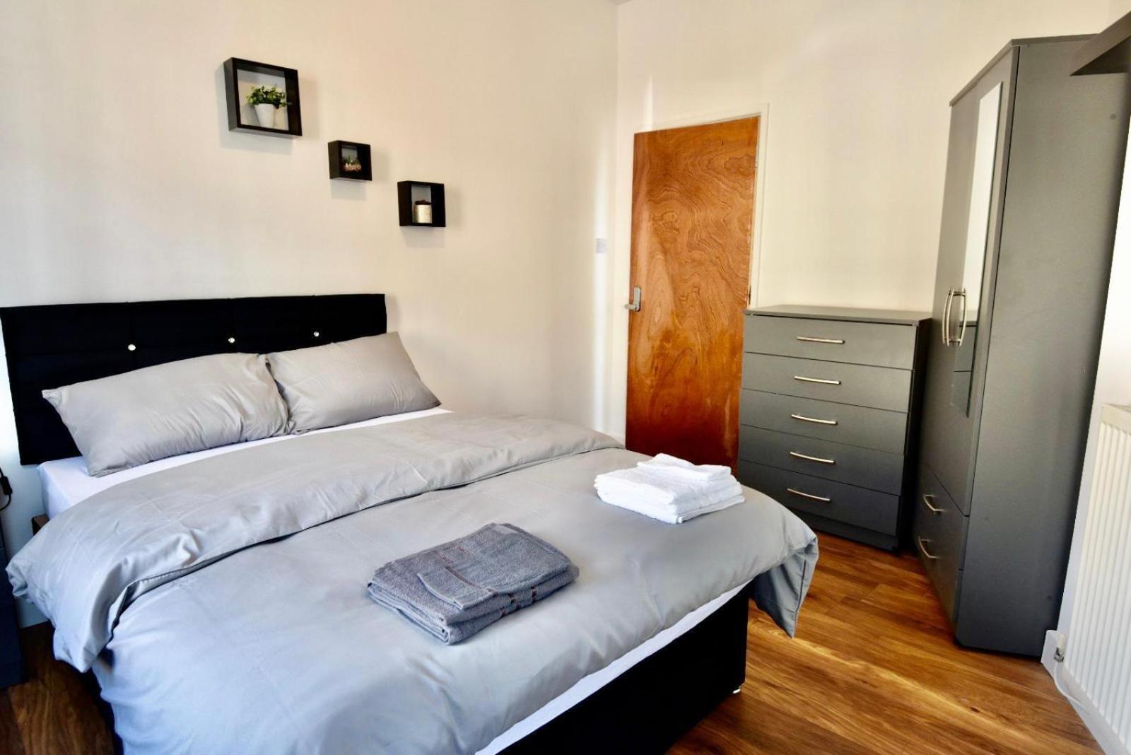 Вілла Come On In Lucas Street Newport Train Station Sleep Upto 8 Номер фото