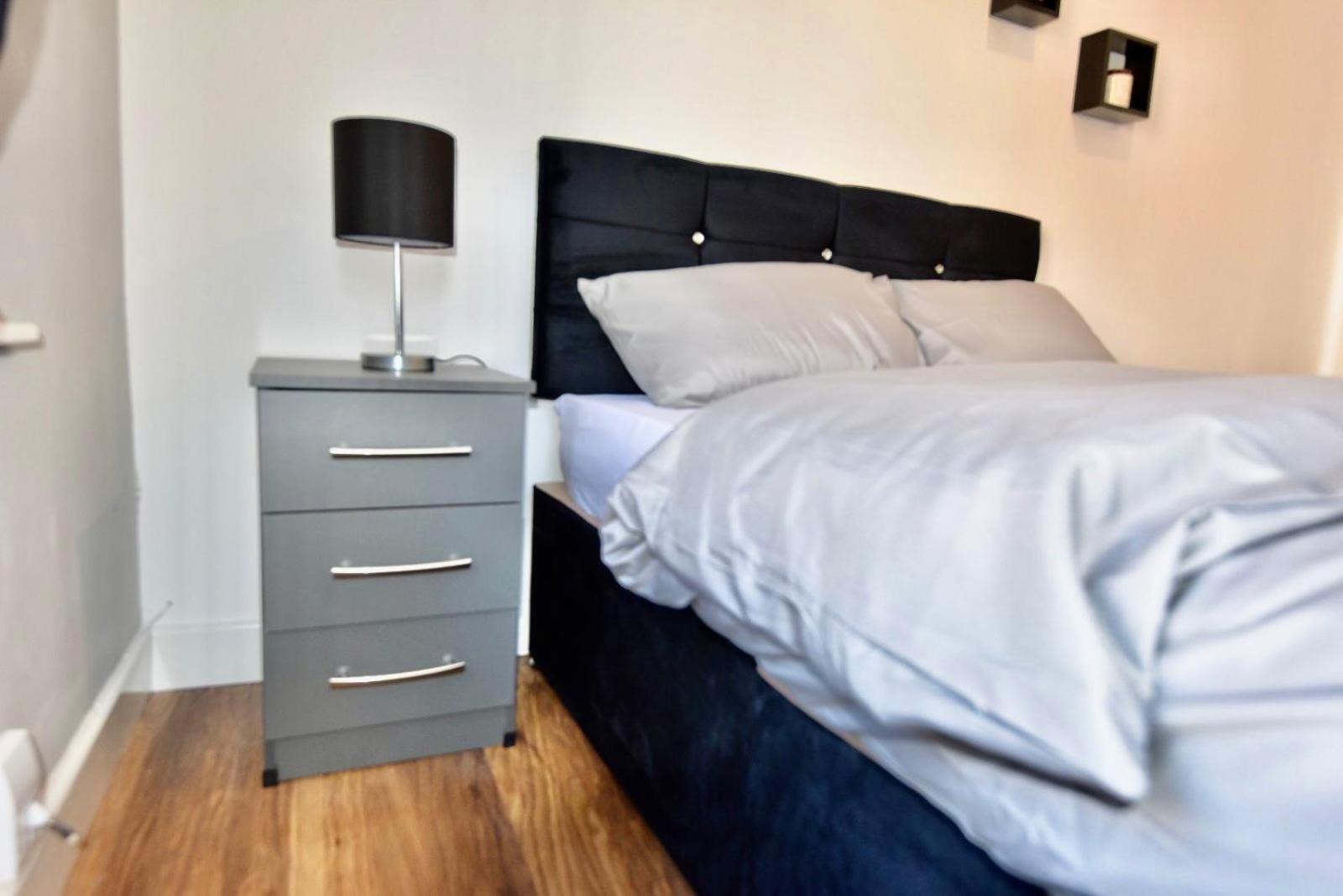 Вілла Come On In Lucas Street Newport Train Station Sleep Upto 8 Номер фото