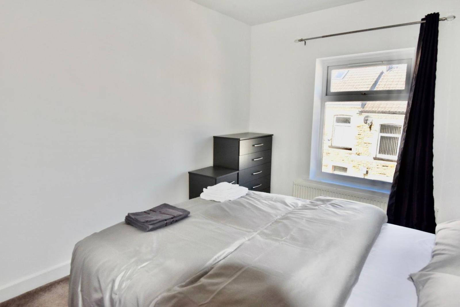 Вілла Come On In Lucas Street Newport Train Station Sleep Upto 8 Номер фото