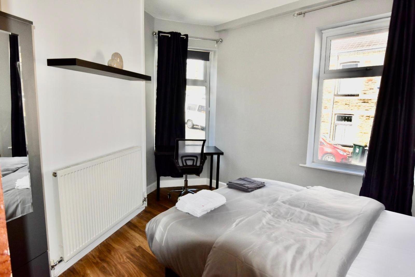 Вілла Come On In Lucas Street Newport Train Station Sleep Upto 8 Номер фото